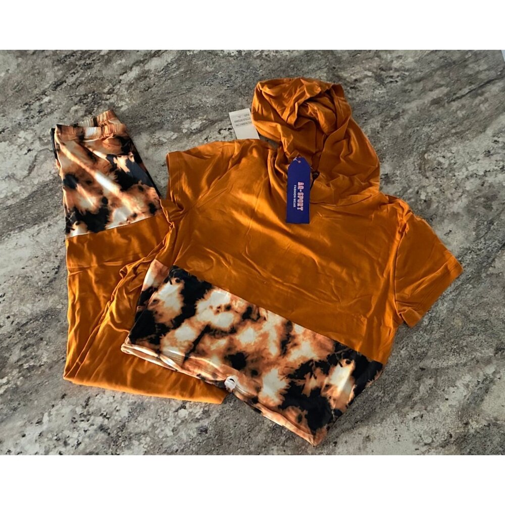 Stylish Tie Dye Hooded Short Sleeve Athletic Set In GOLD